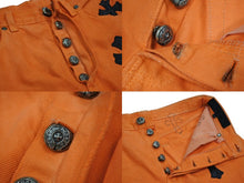 Load image into Gallery viewer, ChromeHearts クロムハーツ ギャラリーデプト リーバイス クロスパッチフレアデニムパンツ オレンジ サイズ28 美品 中古 66398