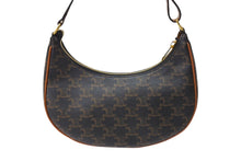 Load image into Gallery viewer, 極美品 CELINE セリーヌ ワンショルダーバッグ トリオンフ 19395 2BZJ PVC レザー ブラウン ゴールド金具 総柄 中古 66425