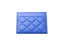 Load image into Gallery viewer, CHANEL シャネル カードケース 22番台 ココマーク ラムスキン キルティング ブルー シルバー金具 美品 中古 66427