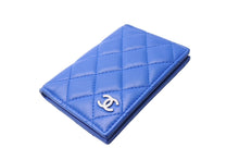 Load image into Gallery viewer, CHANEL シャネル カードケース 22番台 ココマーク ラムスキン キルティング ブルー シルバー金具 美品 中古 66427