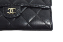 Load image into Gallery viewer, CHANEL シャネル マトラッセ 二つ折り財布 フラップウォレット 10番台 ココマーク ブラック ラムスキン 良品 中古 66484