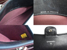 Load image into Gallery viewer, CHANEL シャネル マトラッセ 二つ折り財布 フラップウォレット 10番台 ココマーク ブラック ラムスキン 良品 中古 66484
