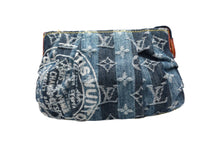 Load image into Gallery viewer, 極美品 LOUIS VUITTON ルイヴィトン トゥルースレイエ ポーチ M95335 モノグラム デニム ゴールド金具 小物入れ 中古 66495