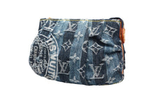 Load image into Gallery viewer, 極美品 LOUIS VUITTON ルイヴィトン トゥルースレイエ ポーチ M95335 モノグラム デニム ゴールド金具 小物入れ 中古 66495
