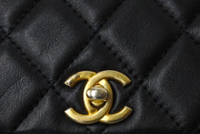 Load image into Gallery viewer, 極美品 CHANEL シャネル マトラッセ チェーンショルダーバッグ 31番台 ラムスキン ブラック マッドゴールド金具 中古 66520
