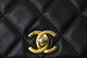 極美品 CHANEL シャネル マトラッセ チェーンショルダーバッグ 31番台 ラムスキン ブラック マッドゴールド金具 中古 66520