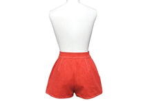 Load image into Gallery viewer, CHANEL シャネル デニム ショートパンツ レッド 赤 半ズボン ボトムス ロゴ ココマーク P03208 サイズ38 美品 中古 66544