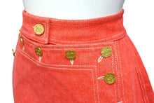 Load image into Gallery viewer, CHANEL シャネル デニム ショートパンツ レッド 赤 半ズボン ボトムス ロゴ ココマーク P03208 サイズ38 美品 中古 66544