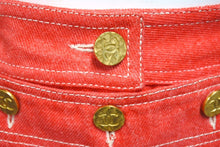 Load image into Gallery viewer, CHANEL シャネル デニム ショートパンツ レッド 赤 半ズボン ボトムス ロゴ ココマーク P03208 サイズ38 美品 中古 66544