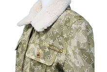 Load image into Gallery viewer, LOUIS VUITTON ルイヴィトン 村上隆 カモフラ モノグラム デニムジャケット サイズ38 2008aw RW082W コットン カーキ 美品 中古 66562
