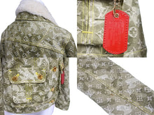 Load image into Gallery viewer, LOUIS VUITTON ルイヴィトン 村上隆 カモフラ モノグラム デニムジャケット サイズ38 2008aw RW082W コットン カーキ 美品 中古 66562