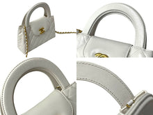Load image into Gallery viewer, 極美品 CHANEL シャネル マトラッセ ミニショッピングバッグ ランダム番台 シャイニーエイジドカーフスキン ホワイト 中古 66565