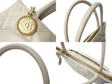 Load image into Gallery viewer, CHANEL シャネル 復刻トートバッグ ハンドバッグ ココマーク 6番台 キャビアスキン アイボリー ゴールド金具 良品 中古 66573