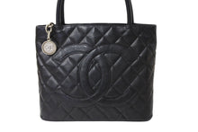 Load image into Gallery viewer, CHANEL シャネル 復刻トート トートバッグ 10番台 ココマーク カーフスキン キルティング ブラック シルバー金具 美品 中古 66575
