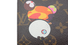 Load image into Gallery viewer, LOUIS VUITTON ルイ ヴィトン × 村上隆 コラボ 二つ折り財布 M61666 ポルトフォイユマルコ モノグラムパンダ 美品 中古 66577