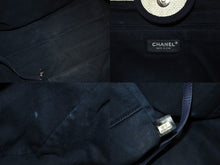 Load image into Gallery viewer, CHANEL シャネル ドーヴィルGM チェーン トートバッグ ハンドバッグ 25番台 ココマーク ホワイト ネイビー 美品 中古 66604