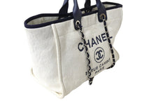 Load image into Gallery viewer, CHANEL シャネル ドーヴィルGM チェーン トートバッグ ハンドバッグ 25番台 ココマーク ホワイト ネイビー 美品 中古 66604