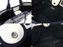 Load image into Gallery viewer, CHANEL シャネル ドーヴィルGM チェーン トートバッグ ハンドバッグ 25番台 ココマーク ホワイト ネイビー 美品 中古 66604