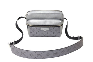 極美品 LOUIS VUITTON ルイヴィトン アウトドア メッセンジャー ショルダーバッグ M30830 タイガラマ モノグラム シルバー 中古 66630