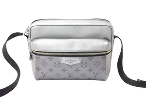 極美品 LOUIS VUITTON ルイヴィトン アウトドア メッセンジャー ショルダーバッグ M30830 タイガラマ モノグラム シルバー 中古 66630