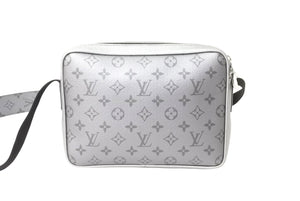極美品 LOUIS VUITTON ルイヴィトン アウトドア メッセンジャー ショルダーバッグ M30830 タイガラマ モノグラム シルバー 中古 66630