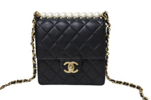 Load image into Gallery viewer, CHANEL シャネル チェーンショルダーバッグ AS0584 27番台 ココマーク フェイクパール ラムスキン キルティング ブラック 美品 中古 66639
