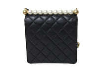 Load image into Gallery viewer, CHANEL シャネル チェーンショルダーバッグ AS0584 27番台 ココマーク フェイクパール ラムスキン キルティング ブラック 美品 中古 66639