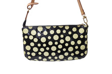 Load image into Gallery viewer, 極美品 LOUIS VUITTON ルイヴィトン 草間彌生 ヴェルニ M91427 ドットインフィニティ ポシェットアクセソワール ブラック ホワイト 中古 66655
