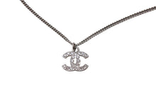Load image into Gallery viewer, 極美品 CHANEL シャネル ココマーク ラインストーン ネックレス C11V シルバー メタル アクセサリー 小物 ジュエリー ロゴ 中古 66659