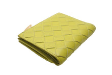 Load image into Gallery viewer, BOTTEGAVENETA ボッテガヴェネタ イントレチャート コンパクトウォレット 二つ折り財布 P01412103Q ラムスキン 美品 中古 66710