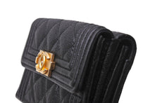 Load image into Gallery viewer, CHANEL シャネル ボーイシャネル 三つ折り財布 26番台 コンパクトウォレット キルティング ココマーク ブラック 美品 中古 66733