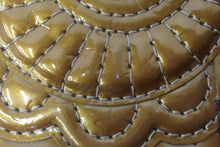 Load image into Gallery viewer, Louis Vuitton ルイヴィトン コントドゥフェ ポシェットアウル ショルダー モノグラムヴェルニ ブロンズ M92268 美品 中古 4c066089