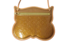 Load image into Gallery viewer, Louis Vuitton ルイヴィトン コントドゥフェ ポシェットアウル ショルダー モノグラムヴェルニ ブロンズ M92268 美品 中古 4c066089