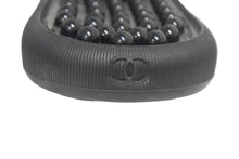 Load image into Gallery viewer, 極美品 CHANEL シャネル サンダル サイズ36 カメリア ココマーク ラバー ブラック イタリア製 G33803 中古 66756