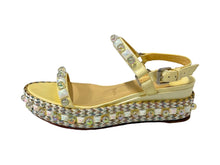 Load image into Gallery viewer, Christian Louboutin クリスチャンルブタン フラットシューズ スタッズ パール サンダル サイズ36 イエロー 美品 中古 66760