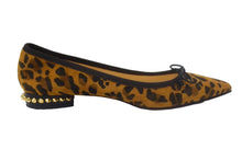 Load image into Gallery viewer, Christian Louboutin クリスチャンルブタン フラットシューズ スタッズ ヒョウ柄 サイズ35 1/2 美品 中古 66765