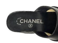 Load image into Gallery viewer, 極美品 CHANEL シャネル サボサンダル ミュール サイズ36 ココマーク スタッズ クローバー メダル 星 レザー 中古 66769
