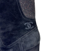 Load image into Gallery viewer, CHANEL シャネル ヒールブーツ サイズ36 ココマーク スウェード ブラック 刺繍 イタリア製 G35043 美品 中古 66777