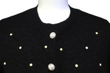 Load image into Gallery viewer, CHANEL シャネル アンサンブル サイズ36 ワンピース カーディガン P50094K06342 ココマーク パール ブラック 美品 中古 66788