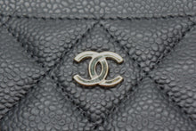 Load image into Gallery viewer, 新品同様 CHANEL シャネル カードケース ココマーク キャビアスキン シリアルランダム ブラック ゴールド金具 中古 66809