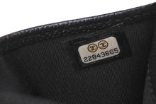 Load image into Gallery viewer, 極美品 CHANEL シャネル カードケース 22番台 ココマーク キャビアスキン ブラック 名刺入れ パスケース イタリア製 中古 66822