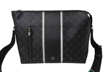 Load image into Gallery viewer, 新品同様 LOUIS VUITTON ルイヴィトン フラグメント アポロメッセンジャー MM M43411 モノグラムエクリプス 中古 66832