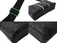 Load image into Gallery viewer, 新品同様 LOUIS VUITTON ルイヴィトン フラグメント アポロメッセンジャー MM M43411 モノグラムエクリプス 中古 66832