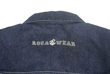 Load image into Gallery viewer, 極美品 ROCAWEAR ロカウェア デニムジャケット サイズXL ブランドロゴ 刺繍 インディゴブルー コットン ヴィンテージ 90s 中古 66900