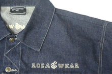 Load image into Gallery viewer, 極美品 ROCAWEAR ロカウェア デニムジャケット サイズXL ブランドロゴ 刺繍 インディゴブルー コットン ヴィンテージ 90s 中古 66900