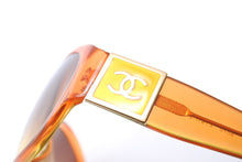 Load image into Gallery viewer, CHANEL シャネル ヴィンテージクラシック サングラス 5070 アクセサリー グラデーション オレンジ ゴールド金具 美品 中古 66931