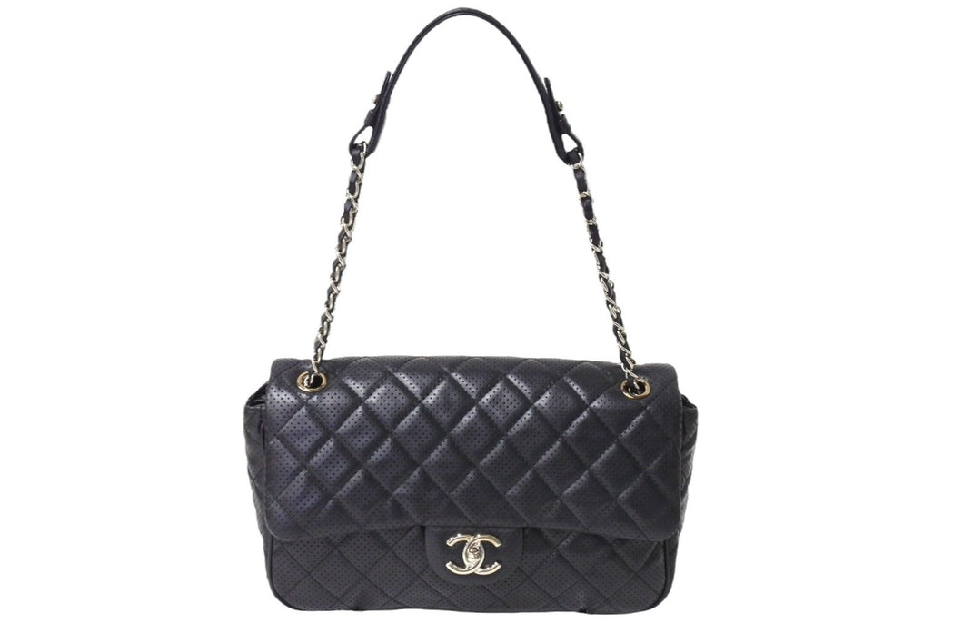 CHANEL シャネル マトラッセ ショルダーバッグ パンチング ココマーク 19番台 レザー ブラック シルバー金具 美品 中古 66939