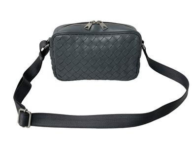 極美品 BOTTEGAVENETA ボッテガヴェネタ イントレチャート カメラ バッグ ショルダーバッグ 710048 グレー レザー シルバー金具 中古 66949
