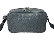 Load image into Gallery viewer, 極美品 BOTTEGAVENETA ボッテガヴェネタ イントレチャート カメラ バッグ ショルダーバッグ 710048 グレー レザー シルバー金具 中古 66949