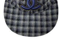 Load image into Gallery viewer, CHANEL シャネル キャップ 帽子 ココマーク チェック柄 カシミヤ グレー ブラック イタリア製 サイズM 美品 中古 66963